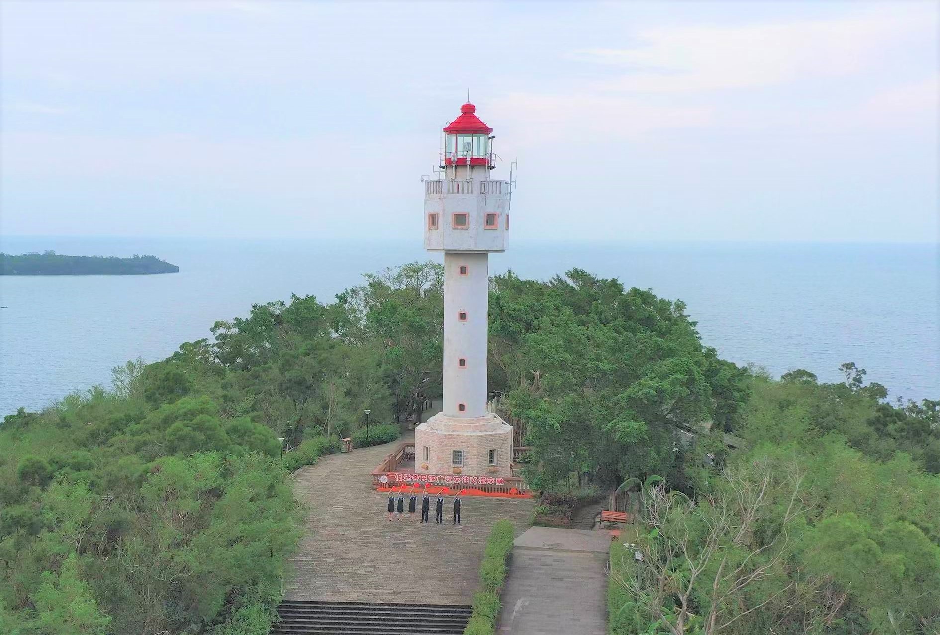 潿洲信用社開展民族團(tuán)結(jié)主題活動(dòng) 北海市區(qū)聯(lián)社供圖