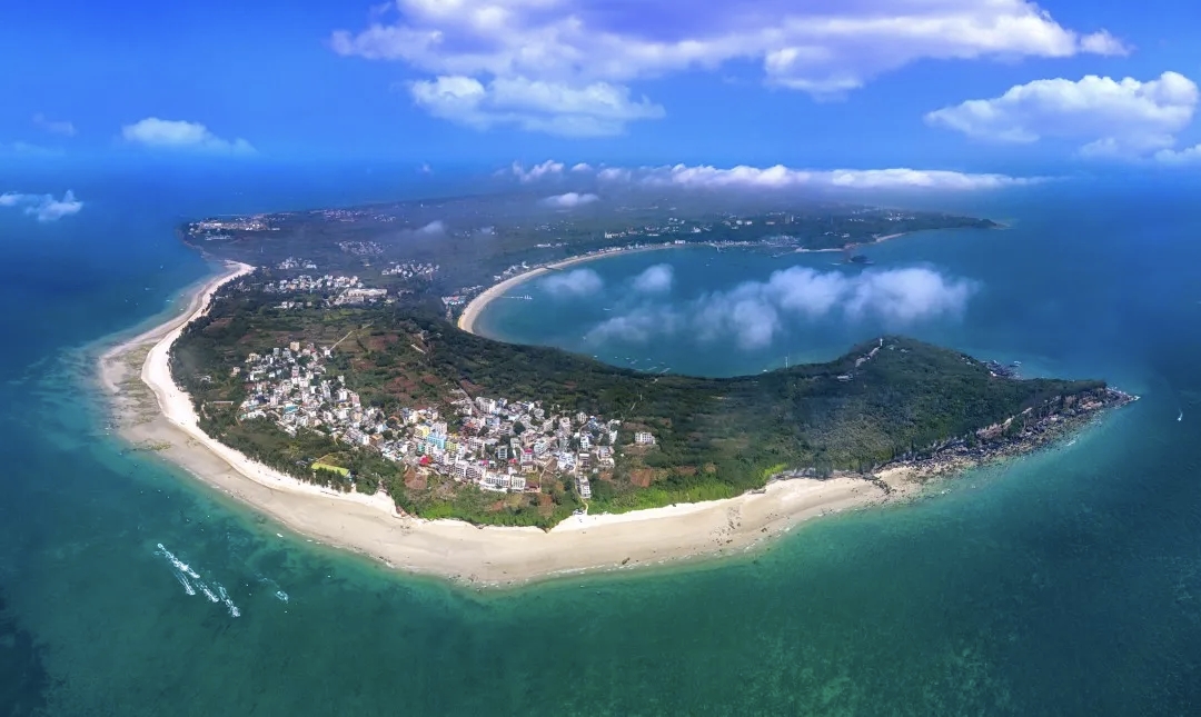 潿洲島俯瞰 北海市區(qū)聯(lián)社供圖